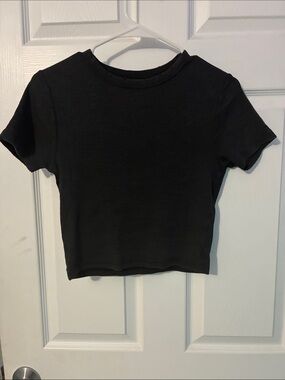 SO Black Ribbed Short Sleeve Crop Top